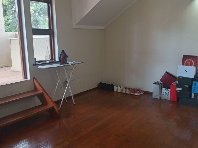 This lovely upstairs unit offers comfortable and versatile living - Photo 8