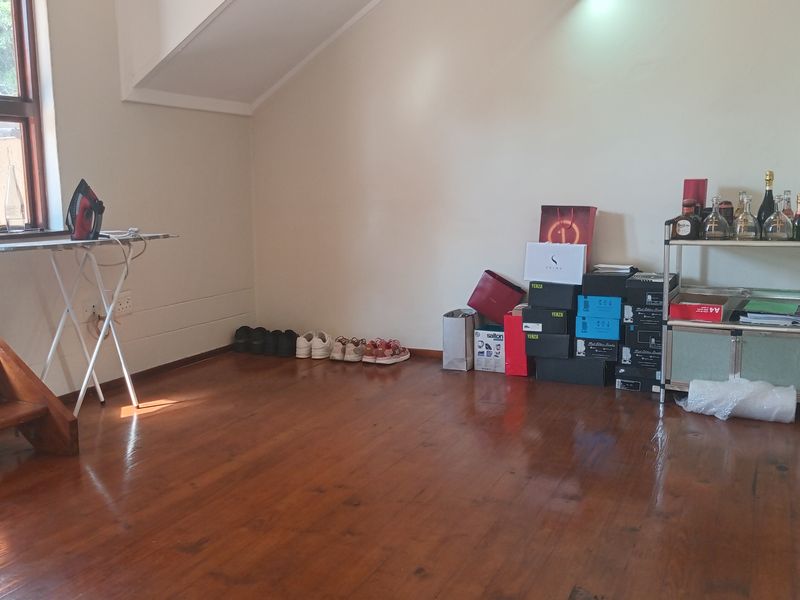 This lovely upstairs unit offers comfortable and versatile living - Photo 6
