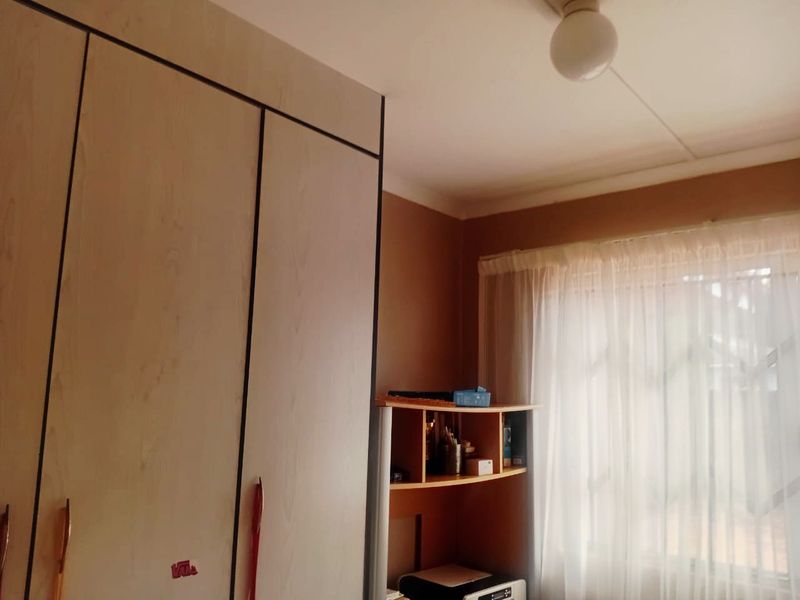3 Bedroom House For Sale - Photo 9