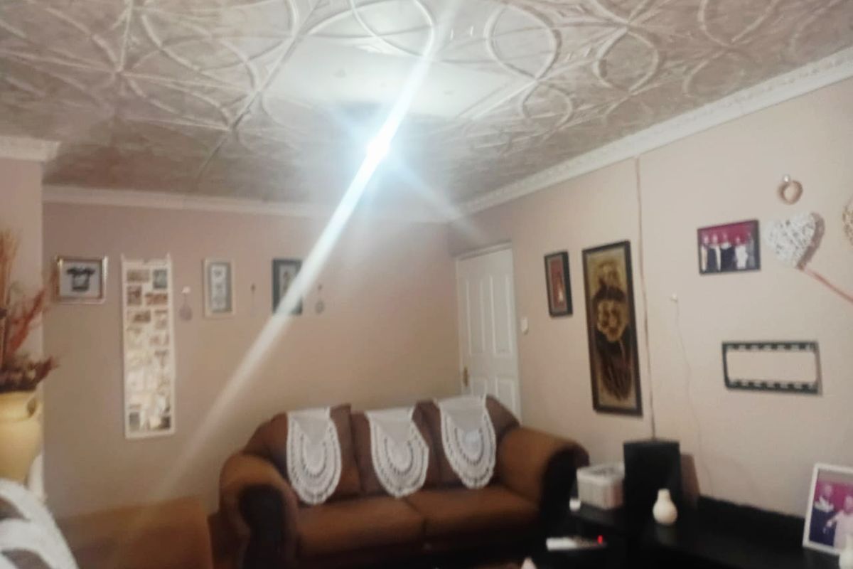 3 Bedroom House For Sale - Photo 5