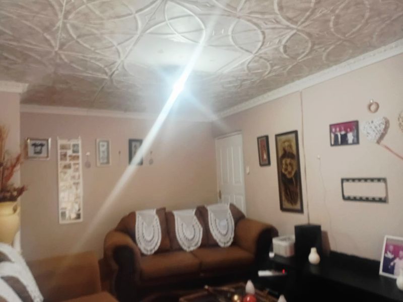 3 Bedroom House For Sale - Photo 5