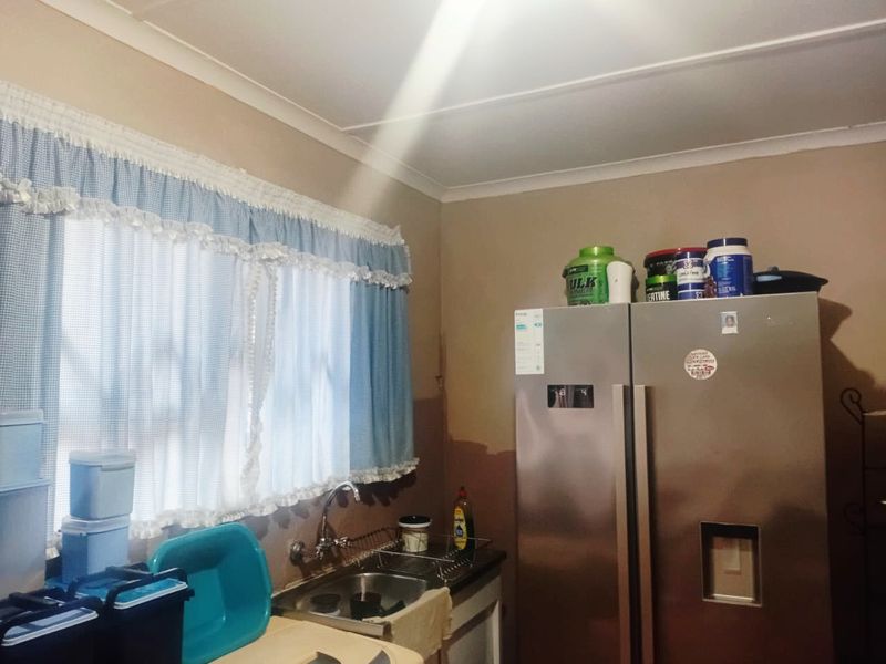 3 Bedroom House For Sale - Photo 4