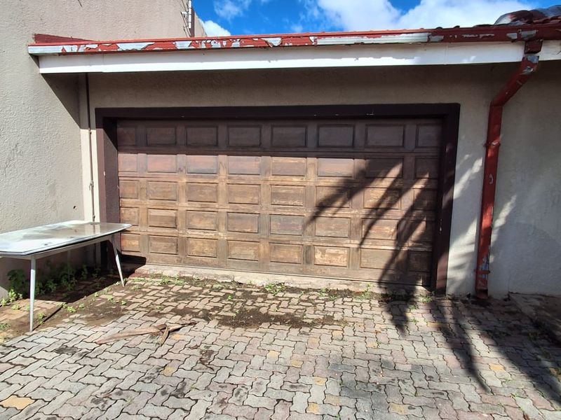 SPACIOUS FAMILY HOME WITH GREAT INVESTMENT POTENTIAL IN UNITAS PARK, VEREENIGING! - Photo 3
