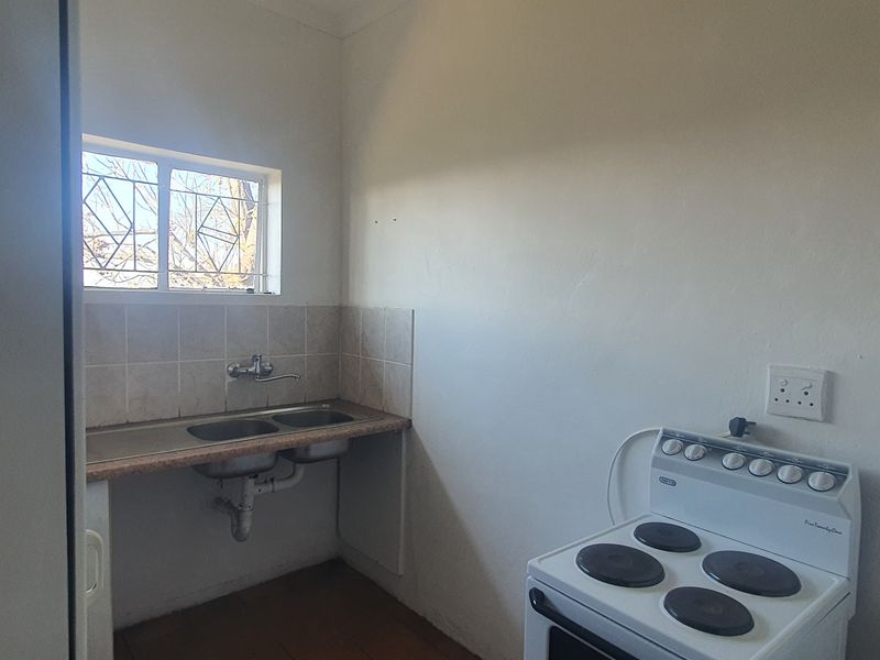 3 bedoom home for sale - Photo 6