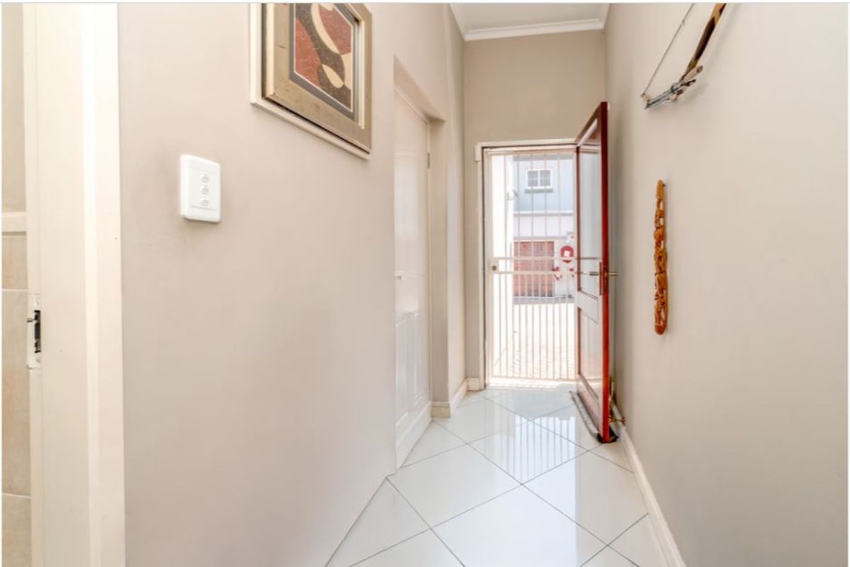 3Bedroom 2.5 bathroom unit in Sun Village - Photo 3