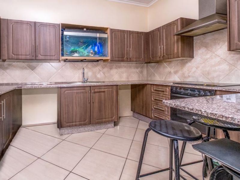 3Bedroom 2.5 bathroom unit in Sun Village - Photo 7