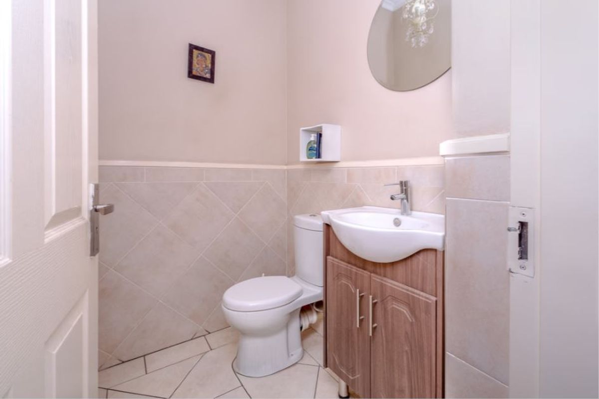 3Bedroom 2.5 bathroom unit in Sun Village - Photo 4