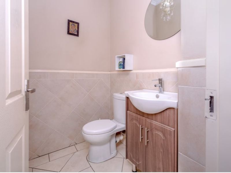 3Bedroom 2.5 bathroom unit in Sun Village - Photo 4