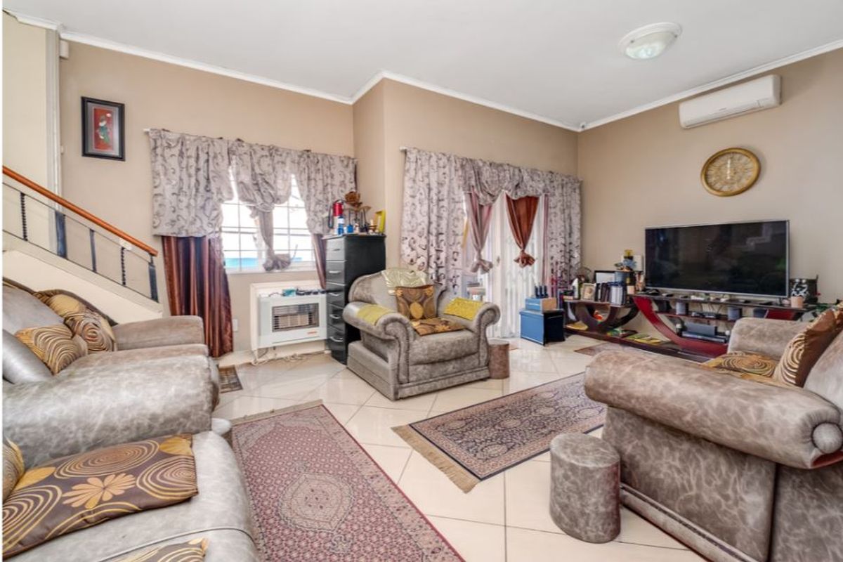 3Bedroom 2.5 bathroom unit in Sun Village - Photo 5