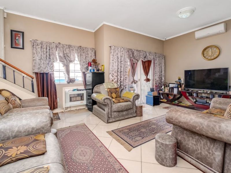 3Bedroom 2.5 bathroom unit in Sun Village - Photo 5