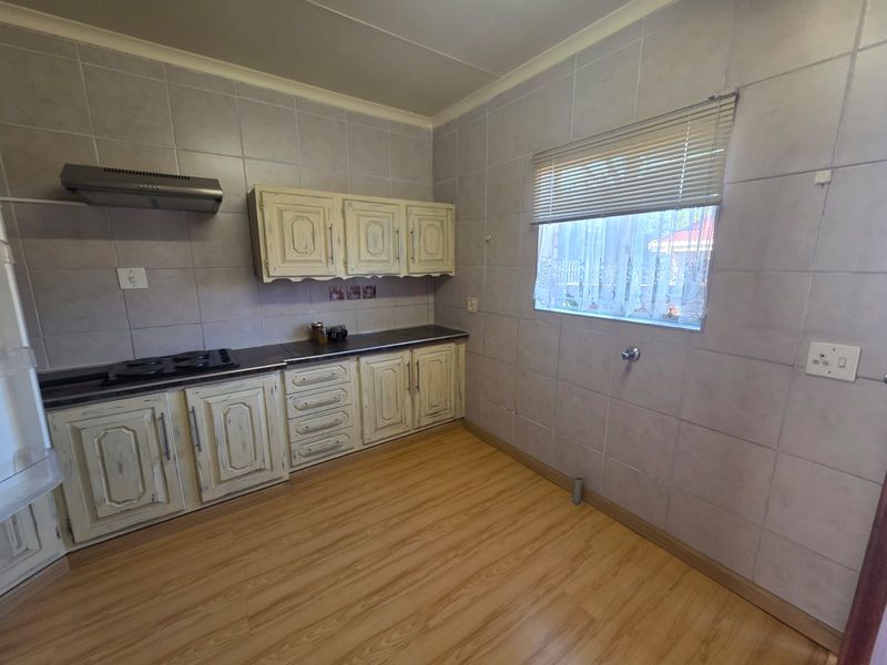 BEAUTIFUL TOWNHOUSE FOR SALE IN SASOLBURG - Photo 8