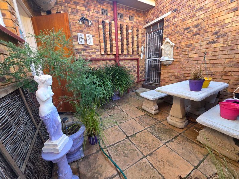 BEAUTIFUL TOWNHOUSE FOR SALE IN SASOLBURG - Photo 9