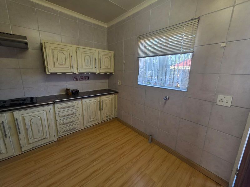 BEAUTIFUL TOWNHOUSE FOR SALE IN SASOLBURG - Photo 6