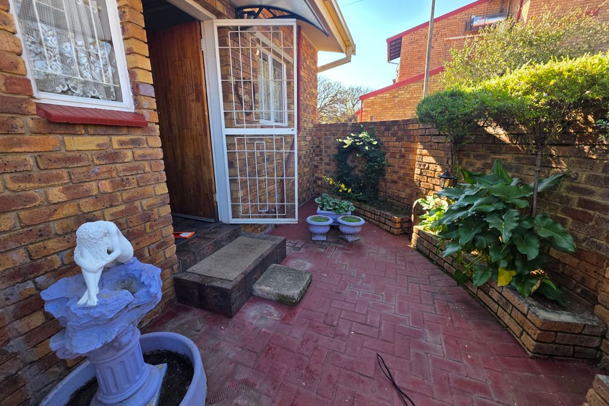 BEAUTIFUL TOWNHOUSE FOR SALE IN SASOLBURG - Photo 5