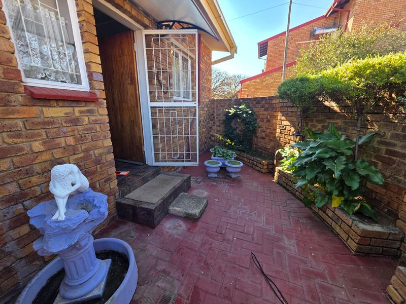 BEAUTIFUL TOWNHOUSE FOR SALE IN SASOLBURG - Photo 5