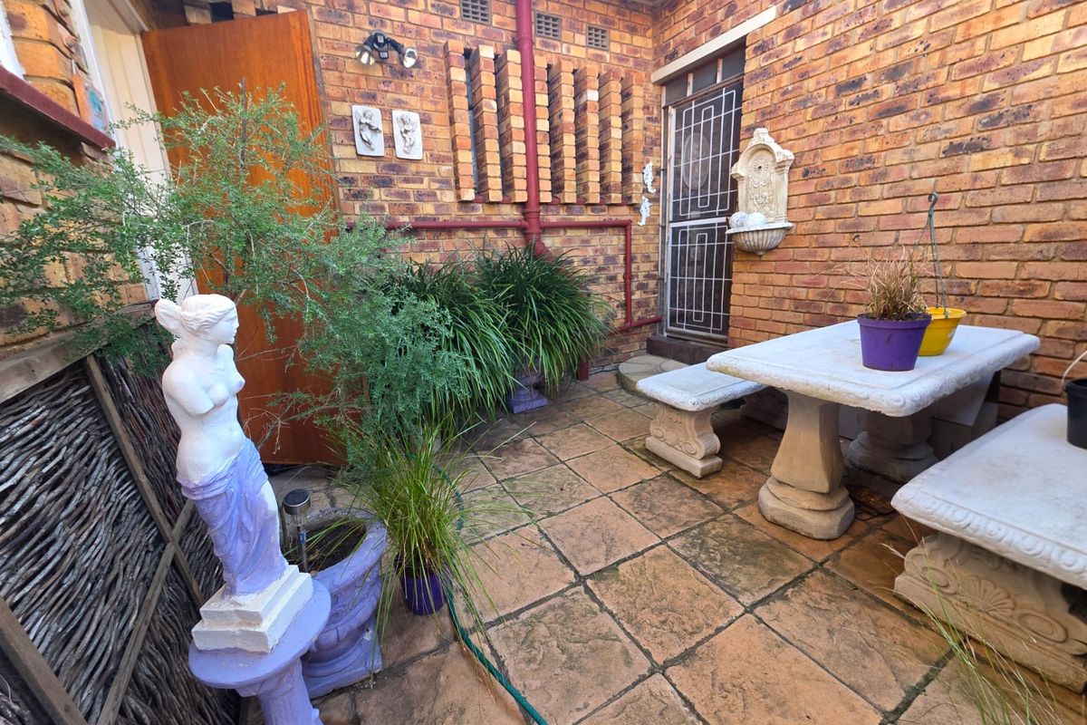 BEAUTIFUL TOWNHOUSE FOR SALE IN SASOLBURG - Photo 4