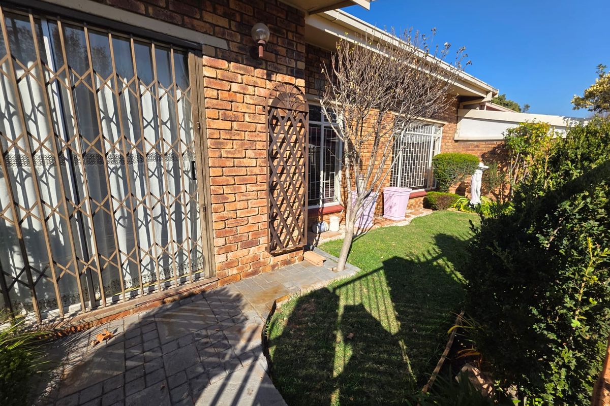 BEAUTIFUL TOWNHOUSE FOR SALE IN SASOLBURG - Photo 2
