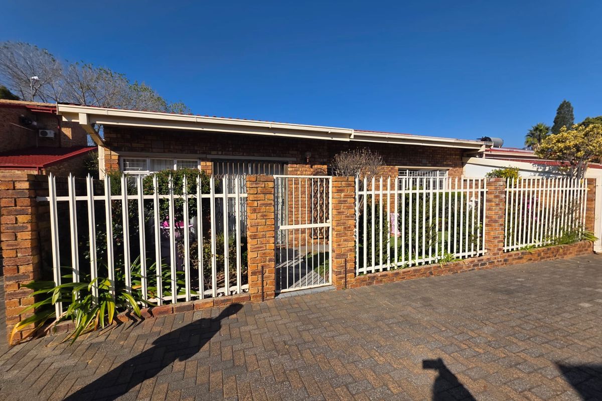 BEAUTIFUL TOWNHOUSE FOR SALE IN SASOLBURG - Photo 3