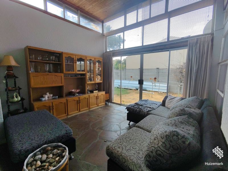 Perfect Property for the Winter - Photo 4