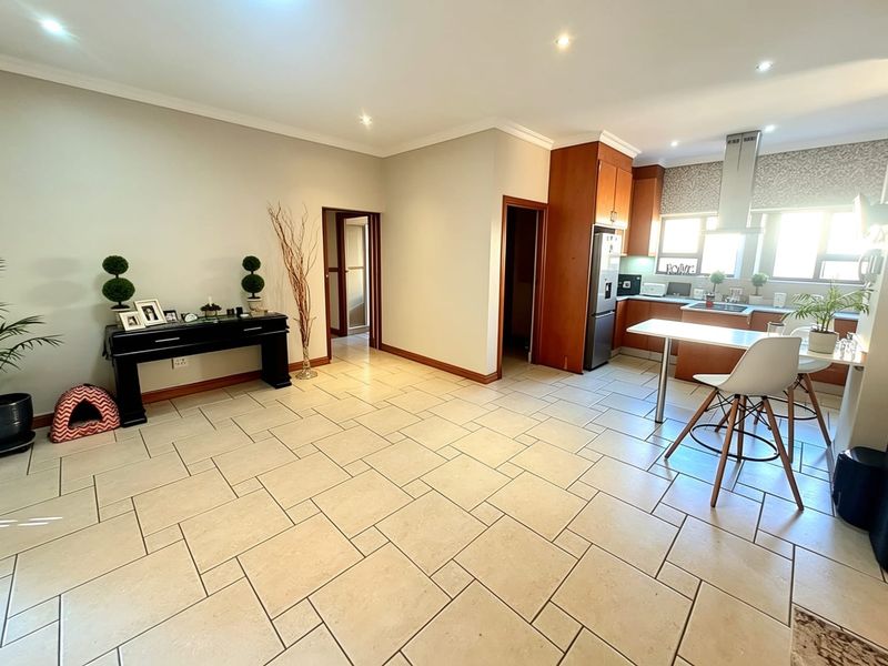 EXCLUSIVE | PRIVATE | IMMACULATE. - Photo 5