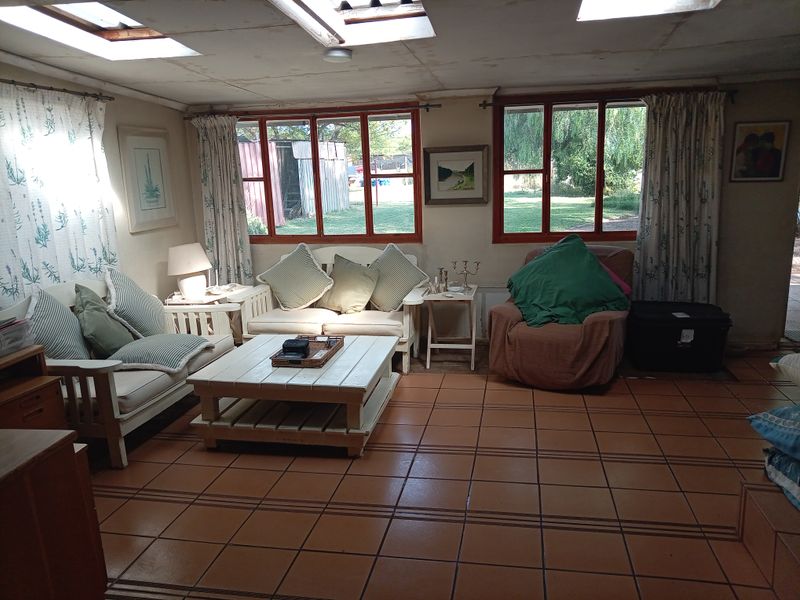 Spacious 2-Bedroom Farmhouse with Attached Flat and Chicken Coops To Rent in Bela-Bela - Photo 10