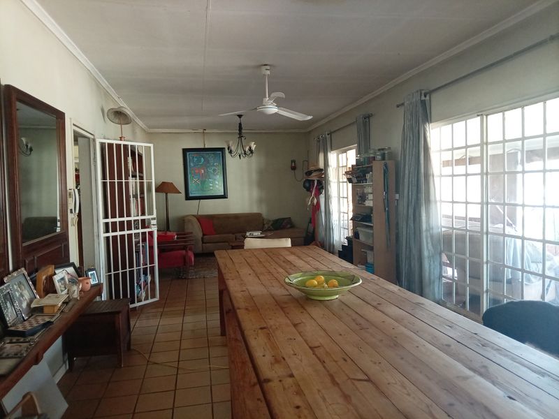 Spacious 2-Bedroom Farmhouse with Attached Flat and Chicken Coops To Rent in Bela-Bela - Photo 8