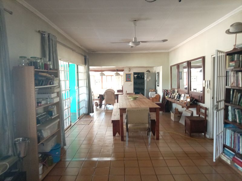 Spacious 2-Bedroom Farmhouse with Attached Flat and Chicken Coops To Rent in Bela-Bela - Photo 7
