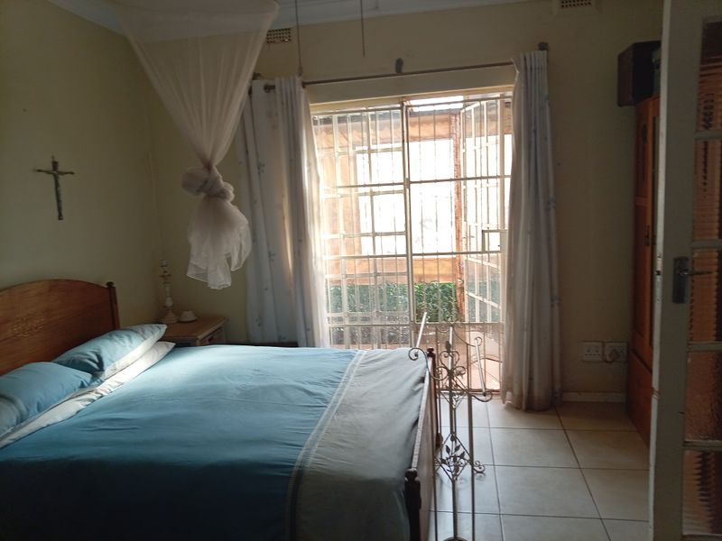 Spacious 2-Bedroom Farmhouse with Attached Flat and Chicken Coops To Rent in Bela-Bela - Photo 3