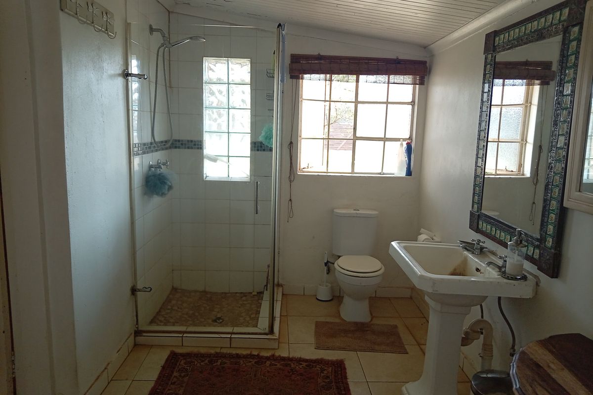 Spacious 2-Bedroom Farmhouse with Attached Flat and Chicken Coops To Rent in Bela-Bela - Photo 2
