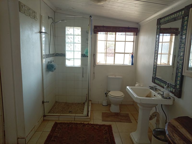 Spacious 2-Bedroom Farmhouse with Attached Flat and Chicken Coops To Rent in Bela-Bela - Photo 2