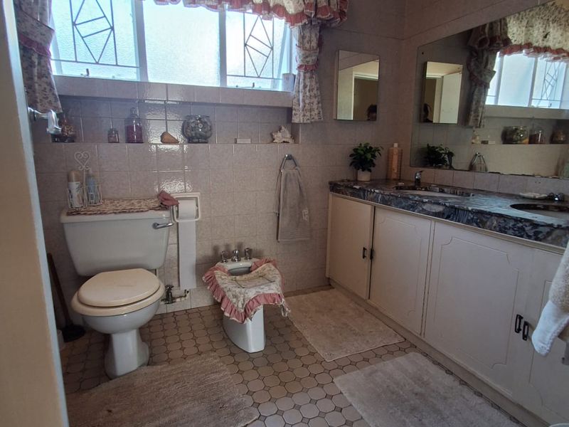 SPACIOUS FAMILY HOME WITH EVERYTHING YOU NEED AT A BARGAIN PRICE. - Photo 10