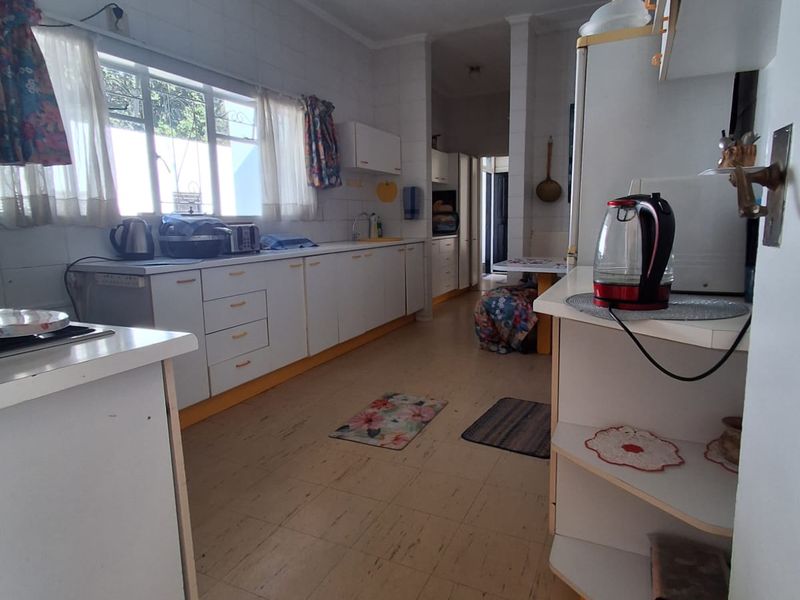 SPACIOUS FAMILY HOME WITH EVERYTHING YOU NEED AT A BARGAIN PRICE. - Photo 9