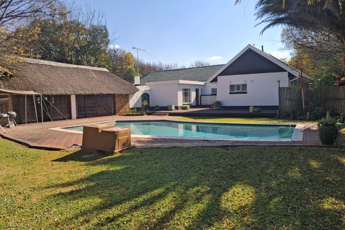 SPACIOUS FAMILY HOME WITH EVERYTHING YOU NEED AT A BARGAIN PRICE. - Photo 4