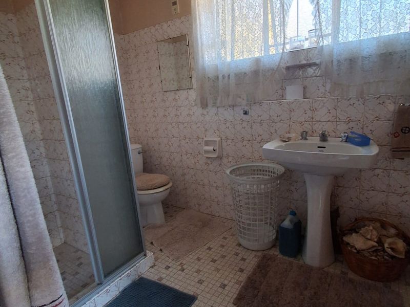 SPACIOUS FAMILY HOME WITH EVERYTHING YOU NEED AT A BARGAIN PRICE. - Photo 3