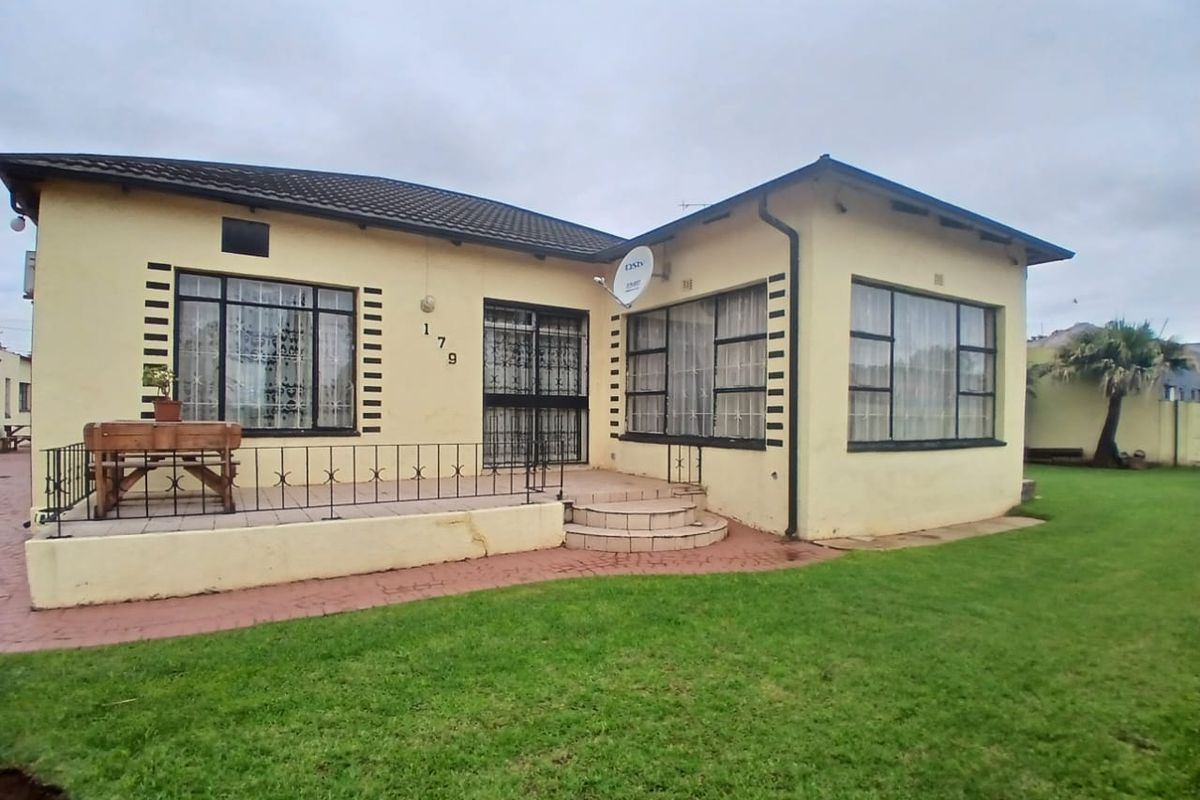 3 Bedroom House for Sale in Brakpan - Photo 3