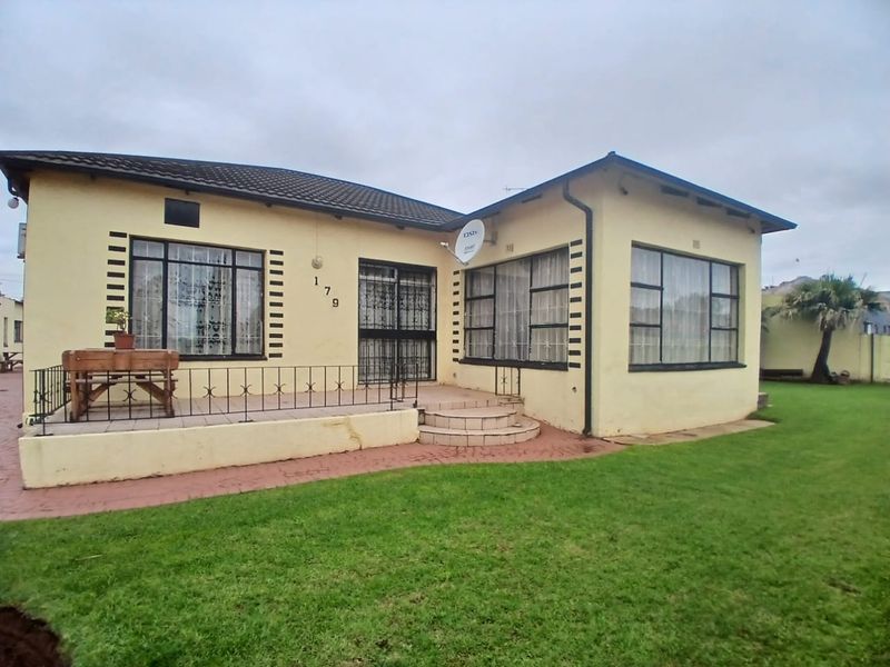 3 Bedroom House for Sale in Brakpan - Photo 3