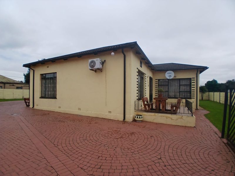 3 Bedroom House for Sale in Brakpan - Photo 9