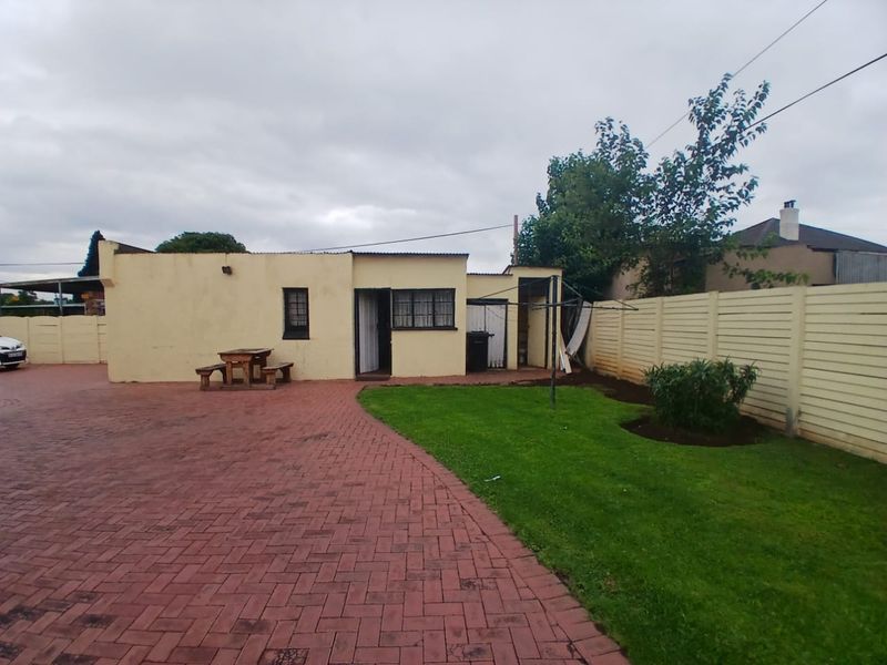 3 Bedroom House for Sale in Brakpan - Photo 8