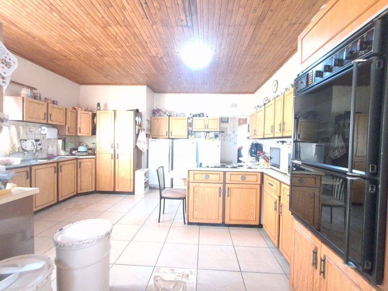 Immaculate 3-Bedroom Family Home with Spacious Flatlet – Sonland Park, Vereeniging. - Photo 6