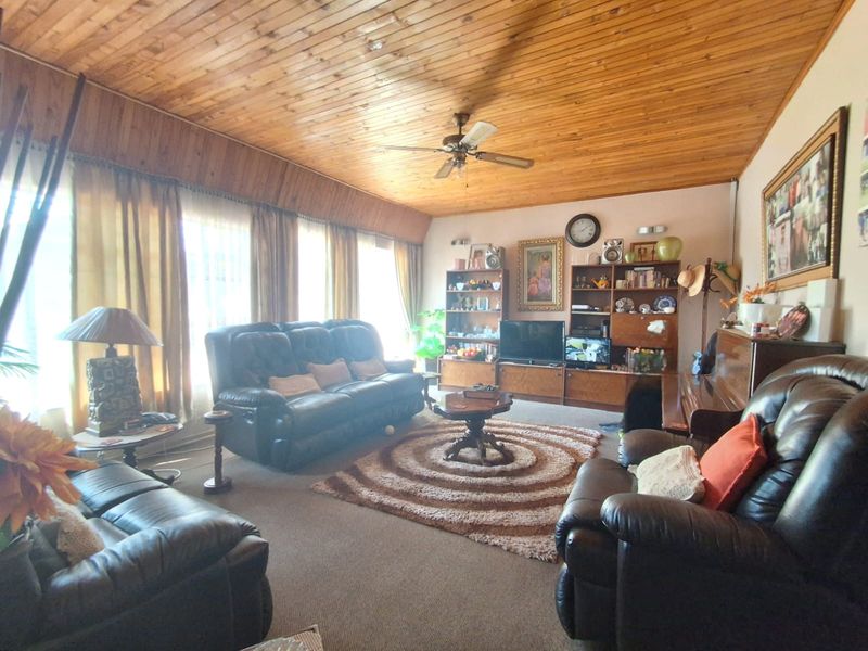 Immaculate 3-Bedroom Family Home with Spacious Flatlet – Sonland Park, Vereeniging. - Photo 2
