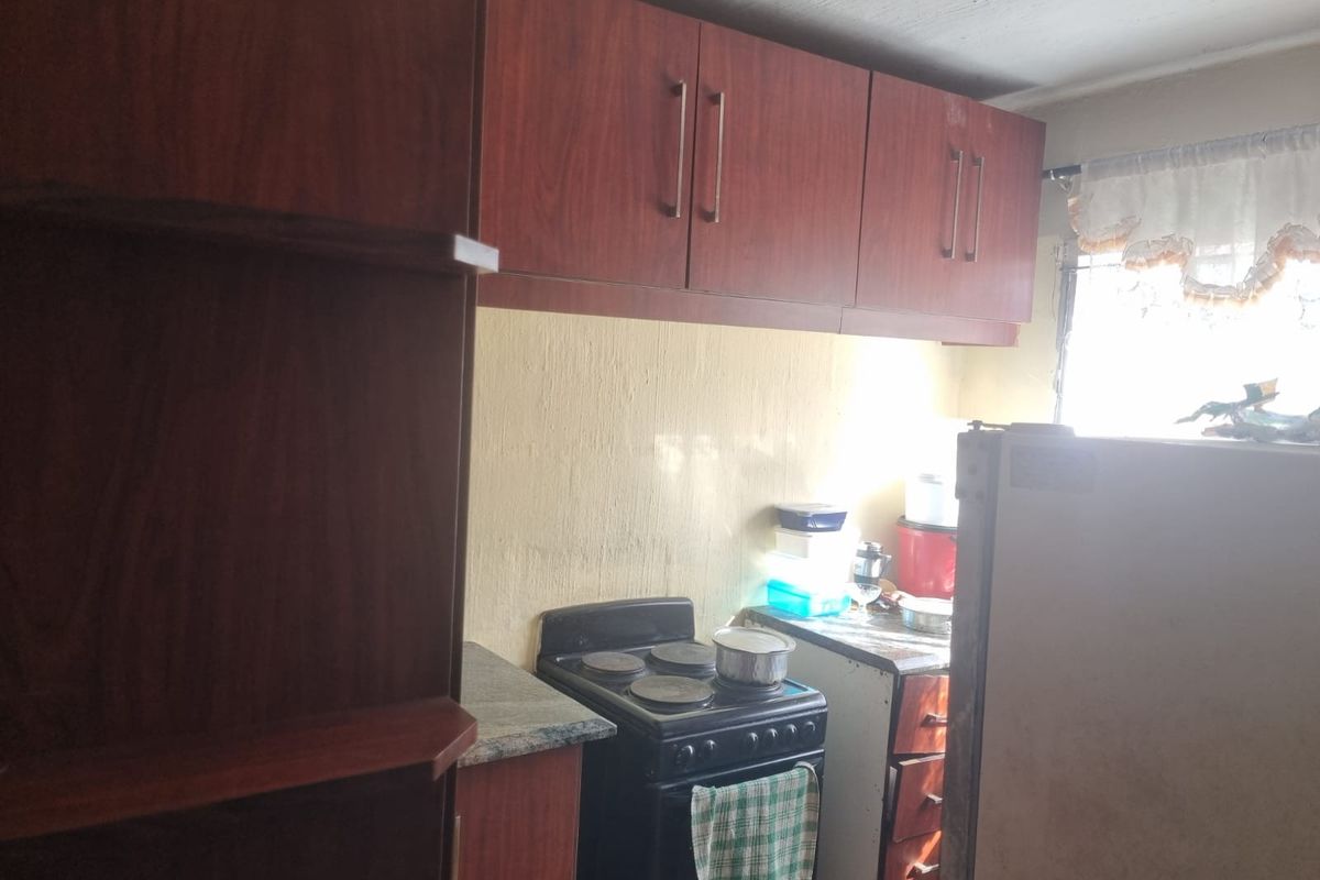 Excellent Starter Home - Photo 2