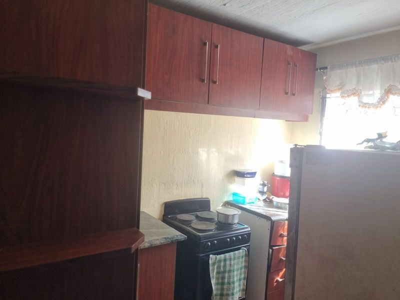 Excellent Starter Home - Photo 2