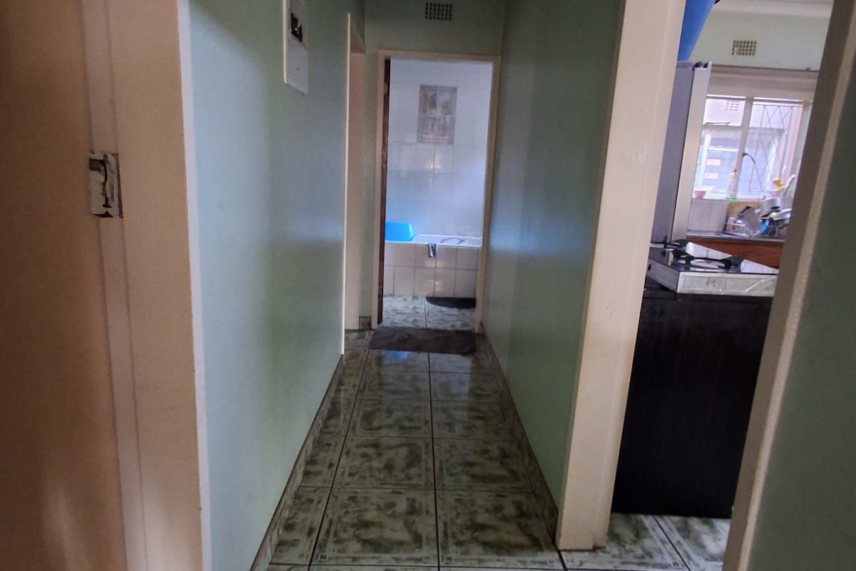 IMMACULATE 3 BEDROOM FLAT FOR SALE – VEREENIGING CENTRAL. - Photo 5