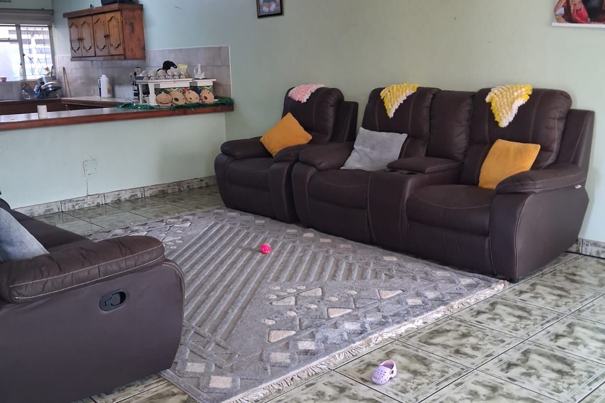IMMACULATE 3 BEDROOM FLAT FOR SALE – VEREENIGING CENTRAL. - Photo 2
