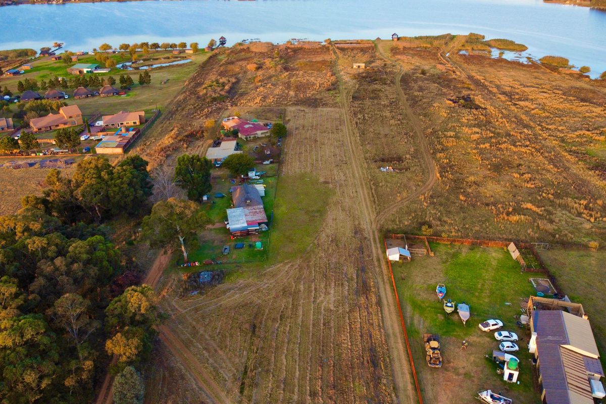 2 Hectares of Versatile Vacant Land For Sale in Naauwpoort Near the Dam - Photo 4
