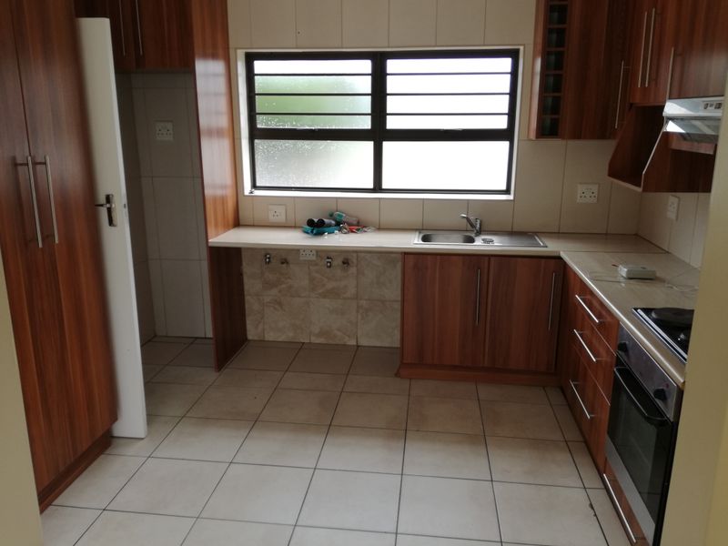 3 BEDROOM HOUSE FOR RENT IN TABLE VIEW - Photo 8