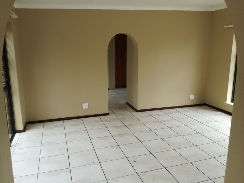 3 BEDROOM HOUSE FOR RENT IN TABLE VIEW - Photo 6