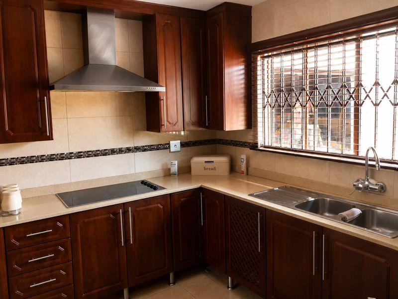 Lovely, Massive & Spacious Family Home for Sale in Falcon Ridge. - Photo 6