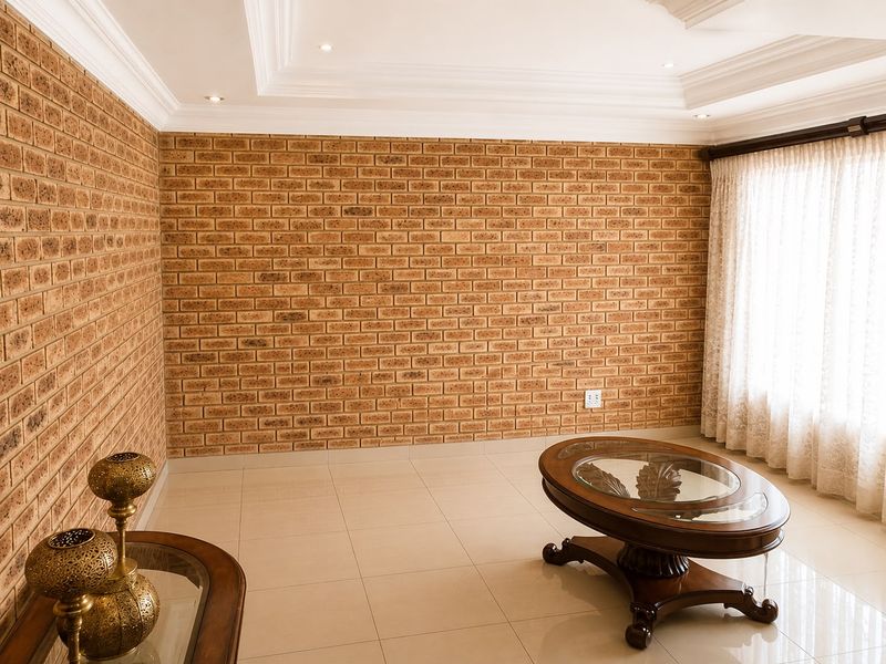 Lovely, Massive & Spacious Family Home for Sale in Falcon Ridge. - Photo 9