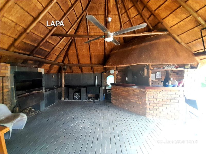 Very Neat House & Granny flat - Cattle Kraal - Pig sties - Sheep pen - Chicken coop - Photo 6